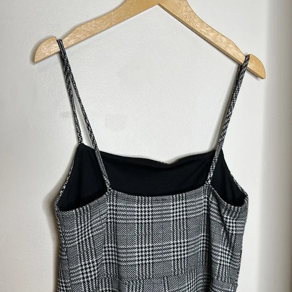 Simons Jumpsuit - Picture 7 of 7